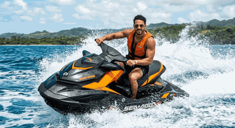 Промпт: Мужчина без рубашки на черно-оранжевом Sea-Doo в тропическом море